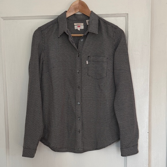 Levi's Tops - Levi's classic silky checkered Button Down Shirt
